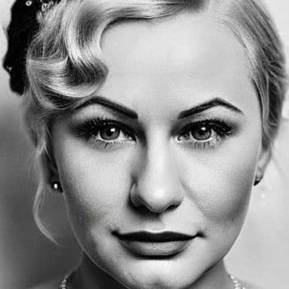 Meet your Posher, Nina - Picture 1 of 1